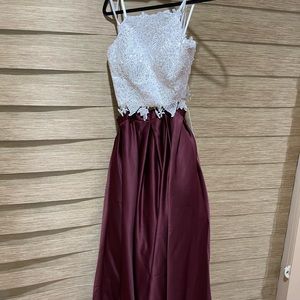 Dave and Johnny two piece white and burgundy dress